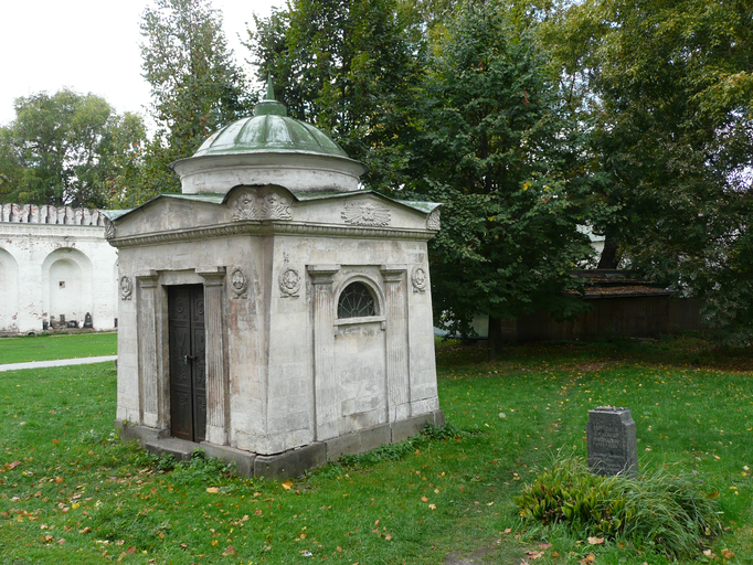 Мавзолей Волконских)